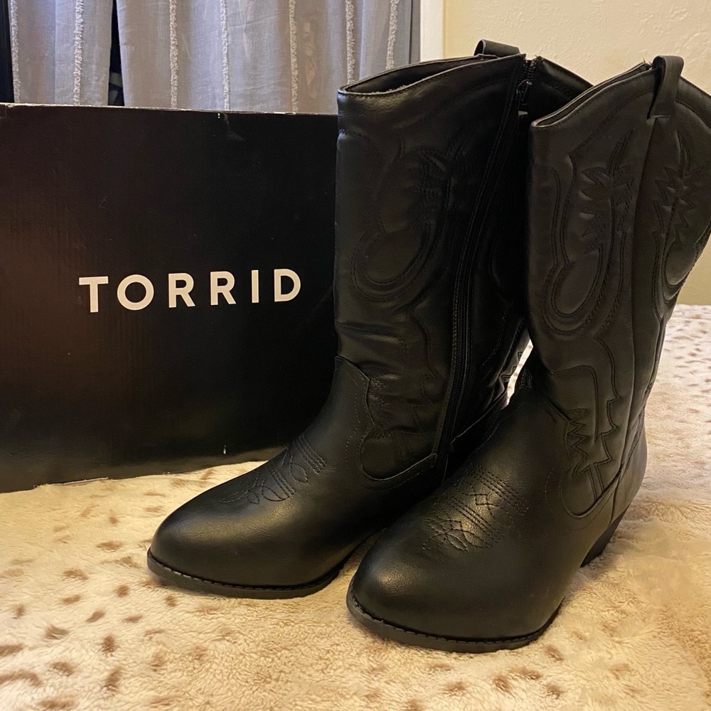 TORRD FAUX LEATHER STITCHED TALL WESTERN BOOT (WW)